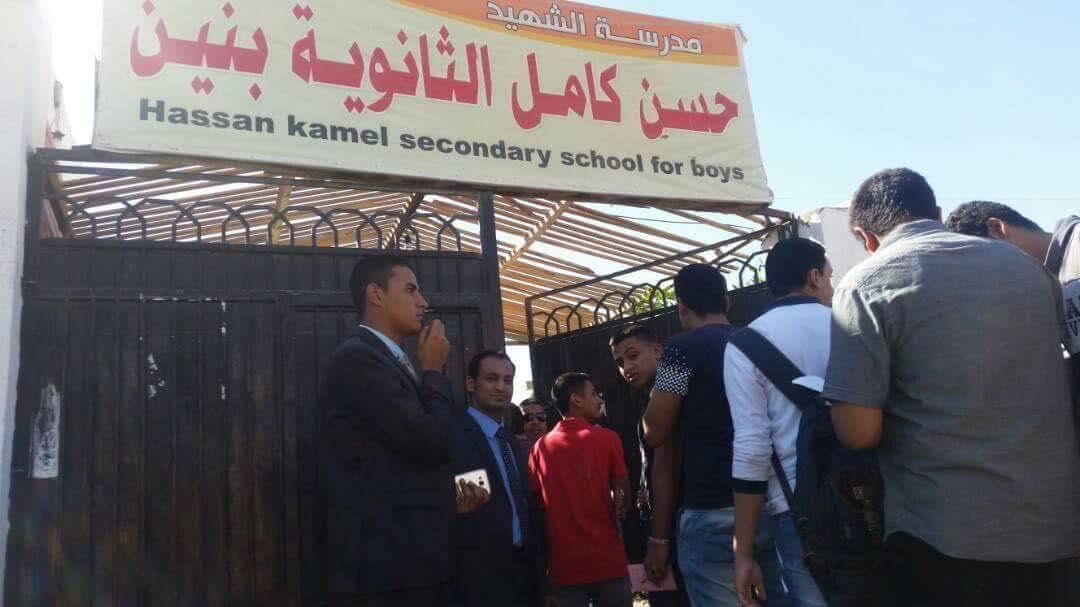 صور| التفتيش يؤخر امتحان العربى فى الغردقة