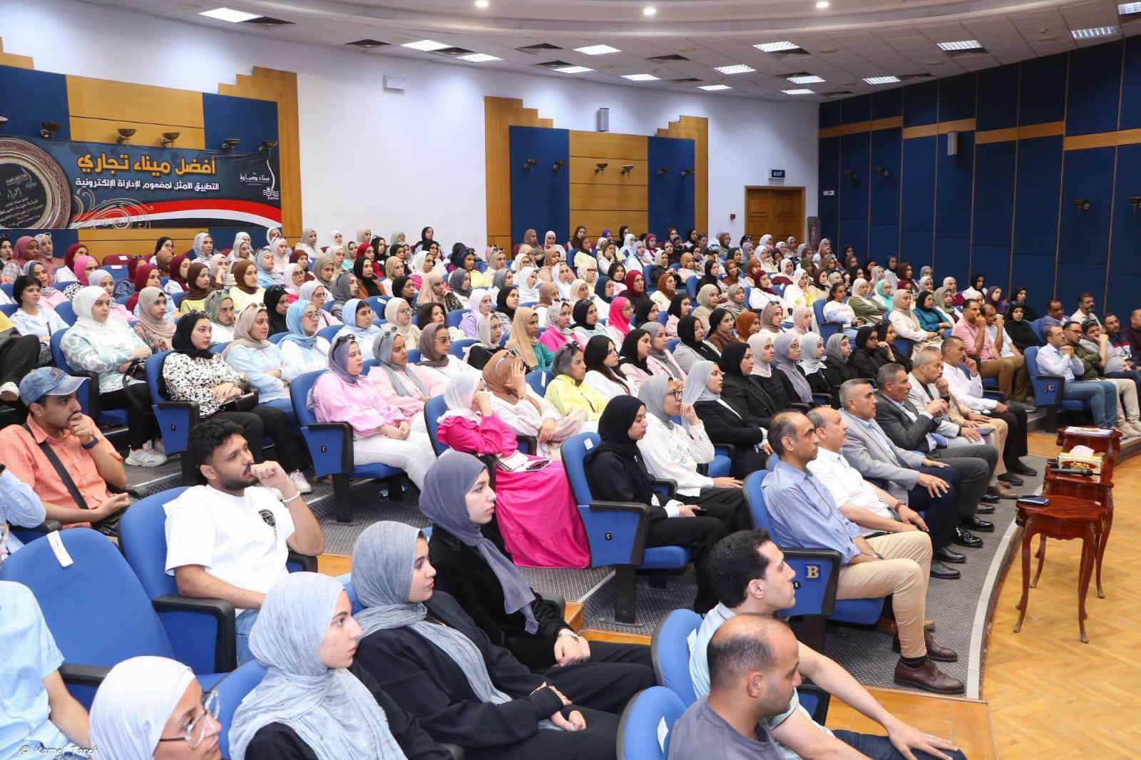 ميناء دمياط