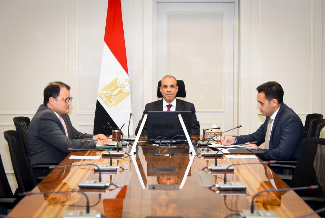 وزير الخارجية خلال اللقاء مع نظيره من سيشيل
