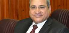 الدكتور أحمد زارع