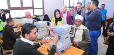 قوافل عنيك فى عنينا