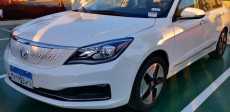 السيارة نصر E70