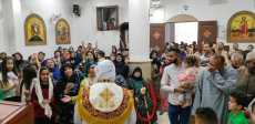 الأنبا مكاريوس يصلى قداس العيد