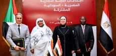 وزيرة التجارة ونظيرتها السودانية