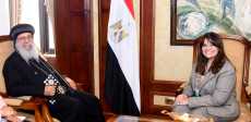 وزيرة الهجرة والأنبا سارافيم