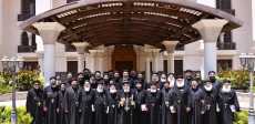 البابا تواضروس وكهنة ديرمواس