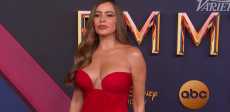 نجمات خطفن الأنظار بجمالهن وأناقتهن على السجادة الحمراء لحفل الـEmmys
