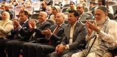 وزير الرياضة خلال العرض المسرحي