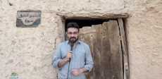 أحمد يونس أمام الجامع العتيق