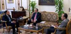 مدبولي يلتقى وزير الشؤون النيابية