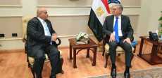 وزير البترول خلال اللقاء