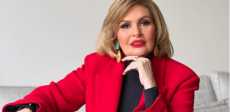 الفنانة يسرا