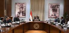 رئيس الوزراء خلال الاجتماع