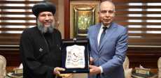 محافظ المنيا يستقبل الأنبا بُقطر