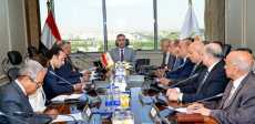 وزير التموين خلال اللقاء