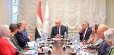 وزير التعليم يبحث عدة مبادرات في مجال الكشف عن ضعاف البصر بين طلاب المدارس