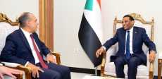 وزير الخارجية خلال لقائه مع رئيس وزراء السودان