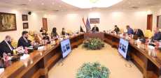 وزير الاتصالات خلال الاجتماع