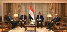 وزير الشباب والرياضة مع وفد اتحاد الكرة