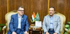 وزير التخطيط خلال اللقاء