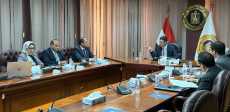 وزير الصناعة خلال اللقاء