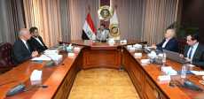 وزير الصناعة خلال اللقاء