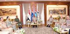 وزير الدفاع والإنتاج الحربي خلال اللقاء