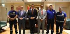 وزير الصحة يكرم أبطال الإسعاف