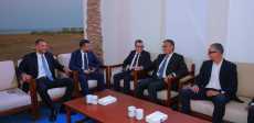 وزير التخطيط خلال اللقاء