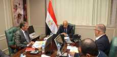 وزير الكهرباء خلال الاجتماع
