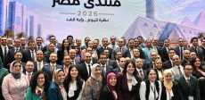 رئيس الوزراء مع فرق العمل المُنظمة لمنتدى مصر 2026
