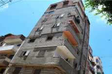 ميل بعقار من 16 طابقا فى الإسكندرية.. والسكان يرفضون إخلاءه