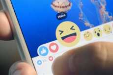 المفتى يوضح موقف الدين من استخدام الوجوه التعبيرية 