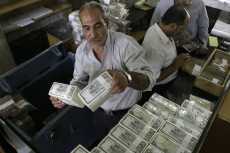 استقرار أسعار العملات أمام الجنيه.. والدولار يسجل 15.86
