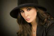 صورة| إليسا تشارك جمهورها بإطلالة كلاسيكية