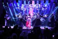 صور| صافيناز تشعل حفل رأس السنة بالرقص بالعصا