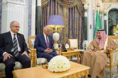 صور| العاهل السعودى يستقبل على عبدالعال