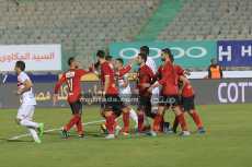 الأهلى يتصدر الدورى بثلاثية فى الزمالك 