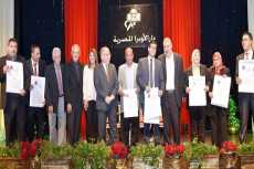 النمنم يفاجئ الفائزة بجائزة إحسان عبد القدوس
