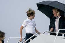 صور| ترامب يُفضل شعره على ميلانيا!