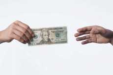 حكم إقراض الناس مالًا بفائدة