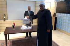 صور| وكيل الأزهر يدلى بصوته فى الانتخابات الرئاسية بطوكيو