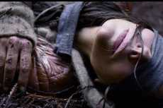 حادث تصادم بسبب «Bird Box».. و«Netflix» تحذر من تحدى الفيلم
