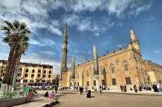 صورة نادرة من أمام مسجد الحسين منذ 88 عاما