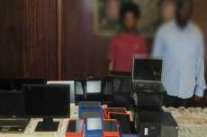 أجنبيان يسرقان دولارات وأجهزة أى باد من مركز تعليمى بالقاهرة