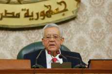 جبالى يطبق مبدأ ديمقراطيا.. ويؤكد: «التابلت ينظم حديث النواب»