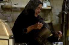 الحاجة فاطمة.. سيدة مصرية بـ100 راجل: كله لازم يجى يشرب شاى من عندى (فيديو)