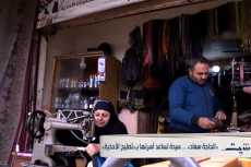 أم أيمن.. قصة كفاح سيدة تعمل فى إصلاح الأحذية: الشغل مش عيب (فيديو)