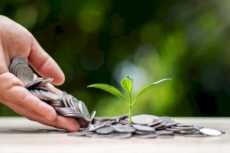الإفتاء توضح حكم إعطاء الأهل المحتاجين من أموال التبرعات دون علم المتبرع