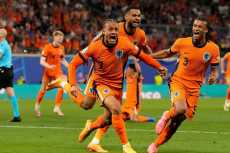هولندا تحقق رقما قياسيا جديدا وتتفوق على البرازيل بكأس العالم